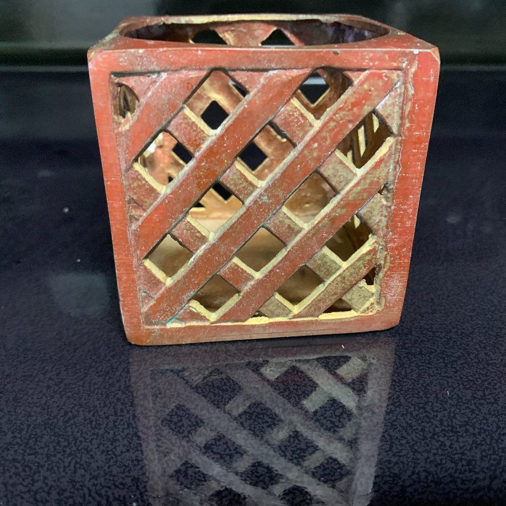 Square basket weave candle holder